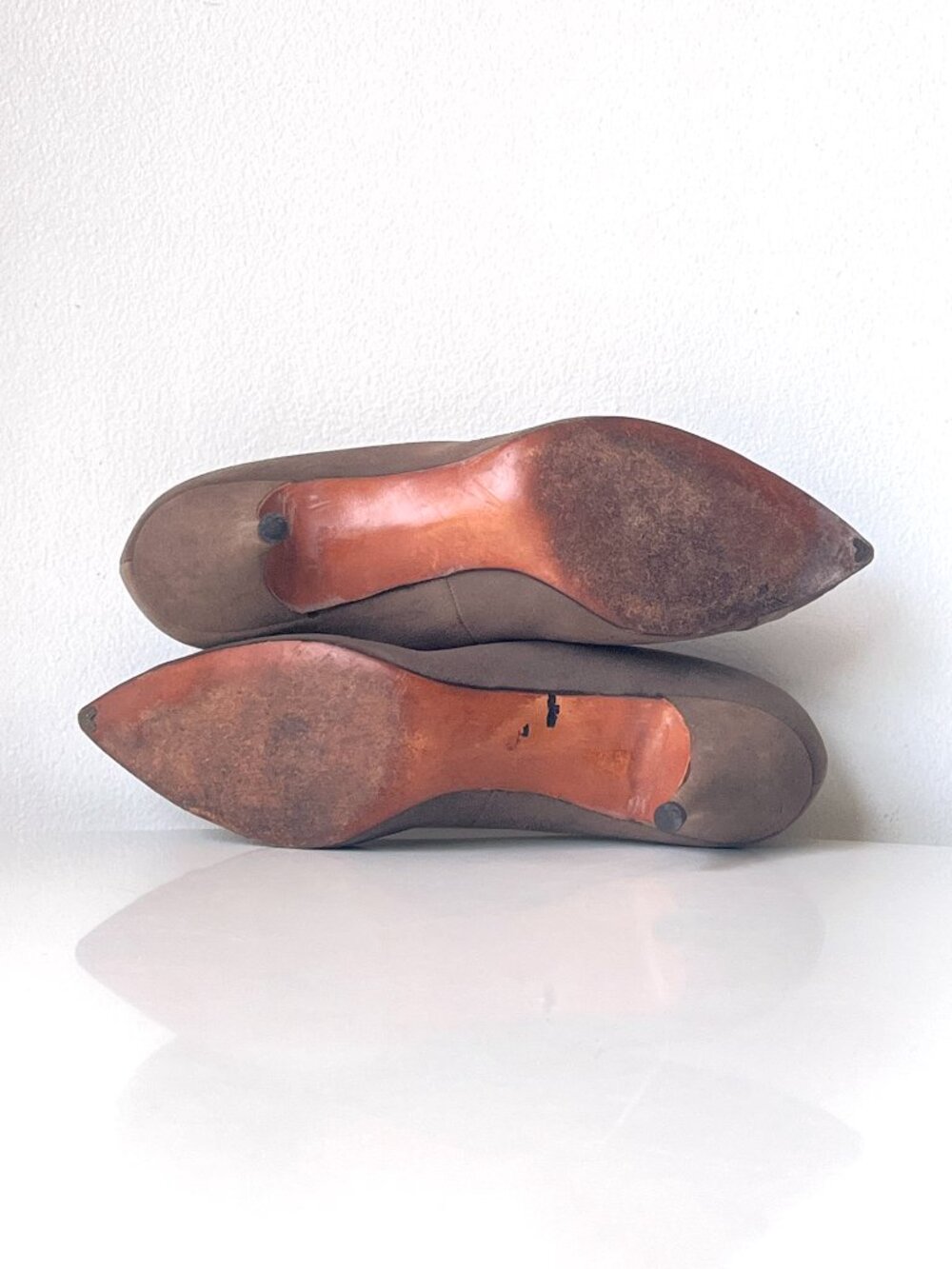 Vintage 50s Corelli Pointy Toe Taupe Suede Kitten Heels Shoes Size 7 - Picture 6 of 7
